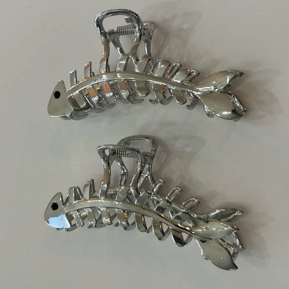 NWOT Silver Fish Bone Hair Clip Set - Picture 3 of 4